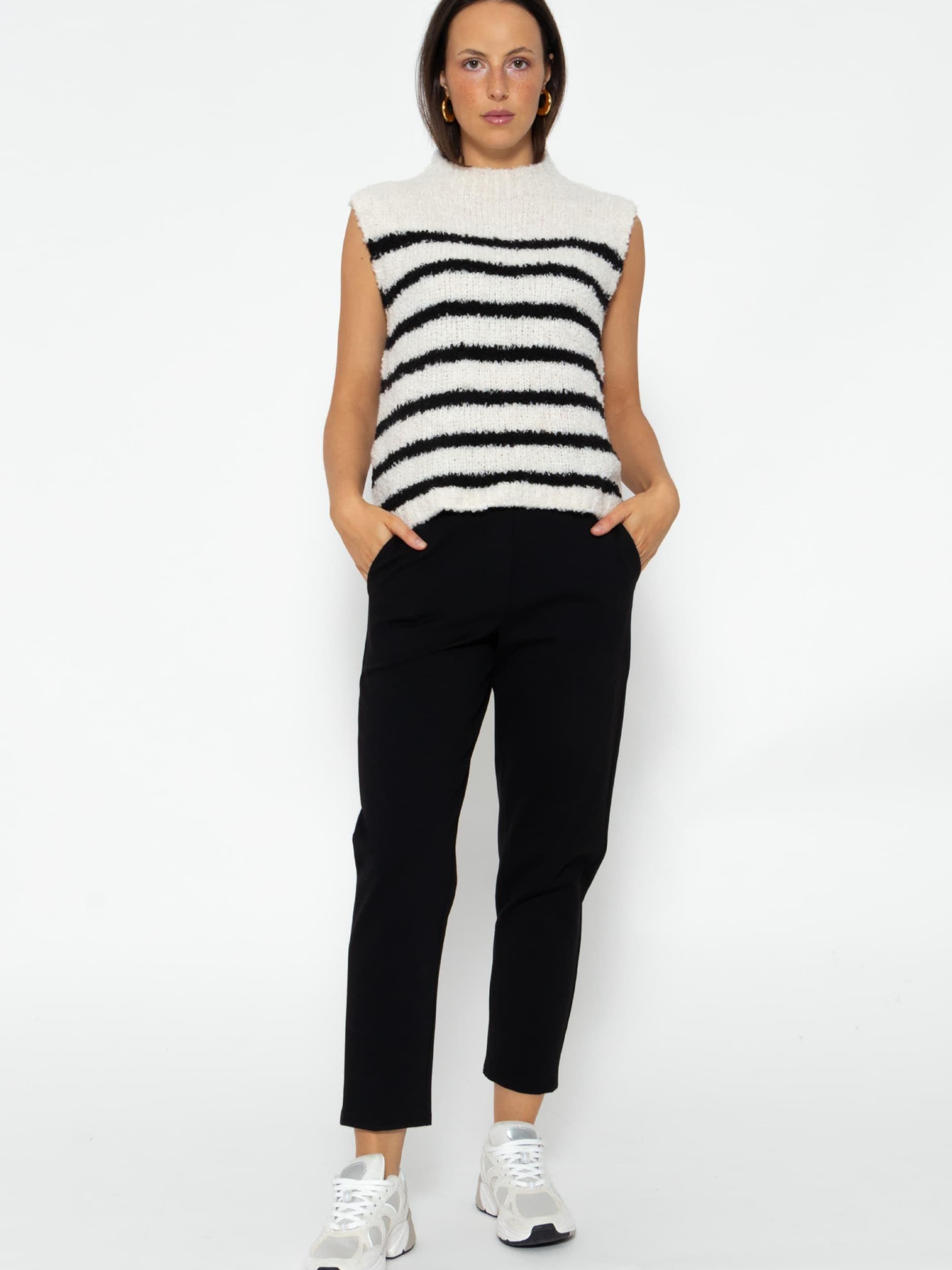 SASSYCLASSY Regular Chinohose‌‌‌‌‌‌‌ in Schwarz: Vorderseite
