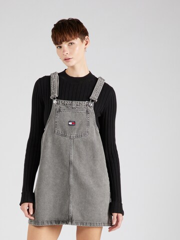 Tommy Jeans Dungaree skirt in Grey: front