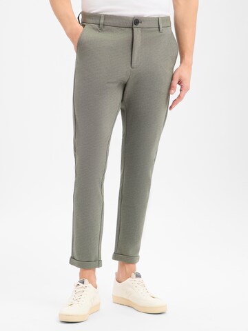 Lindbergh Slim fit Chino Pants in Green: front