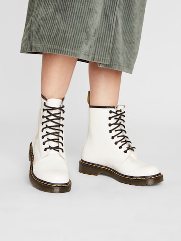 Stivaletto stringato '1460' di Dr. Martens in bianco