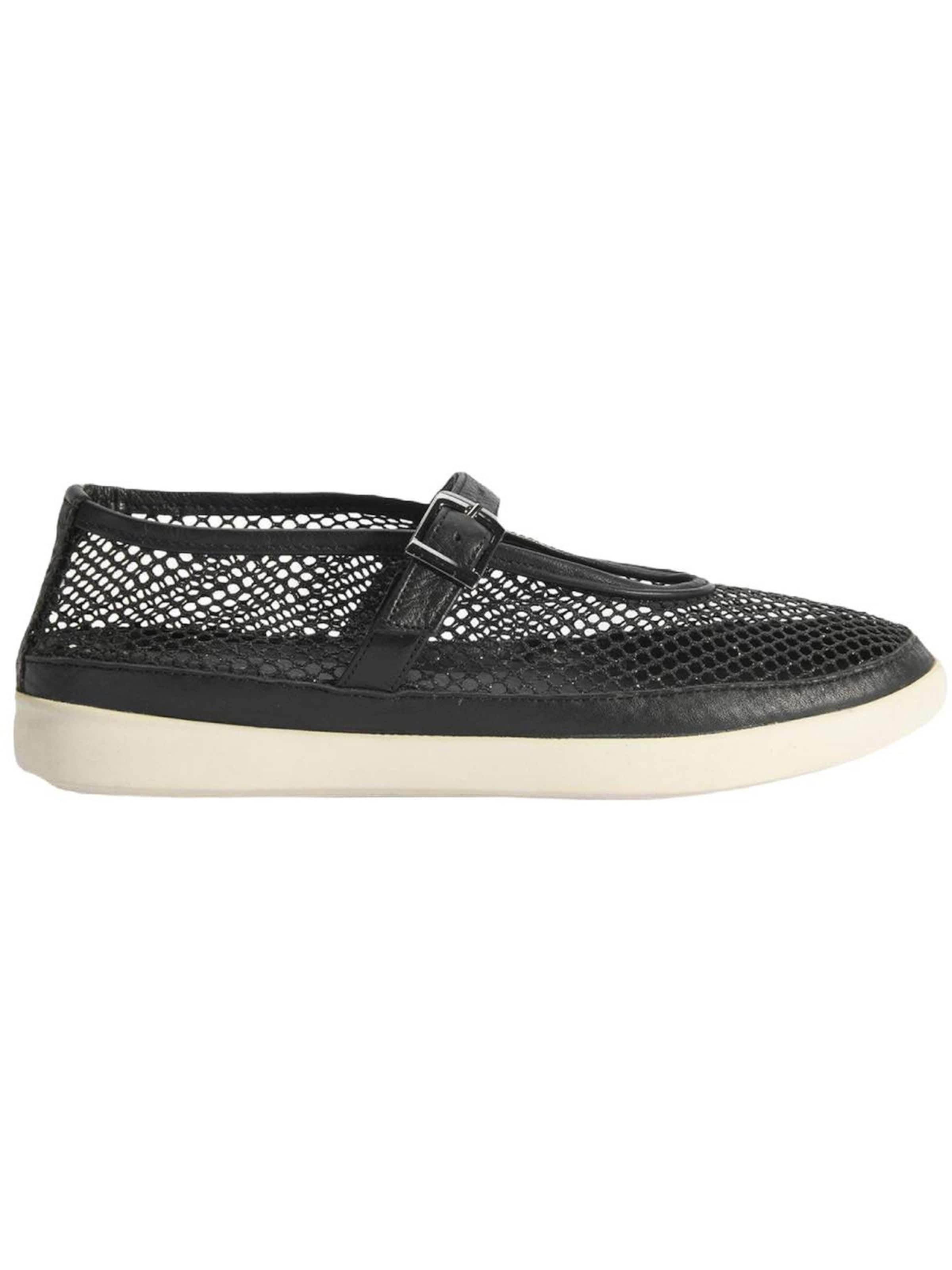 Desa Classic Flats 'Slip-Ons' in Black: front