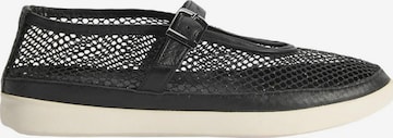 Desa Classic Flats 'Slip-Ons' in Black: front