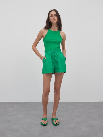 Loosefit Pantaloni 'Baila' de la EDITED pe verde