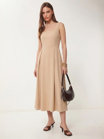 Happiness İstanbul Jurk 'Midi' in Beige