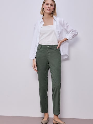 STREET ONE Regular Hose in Grün