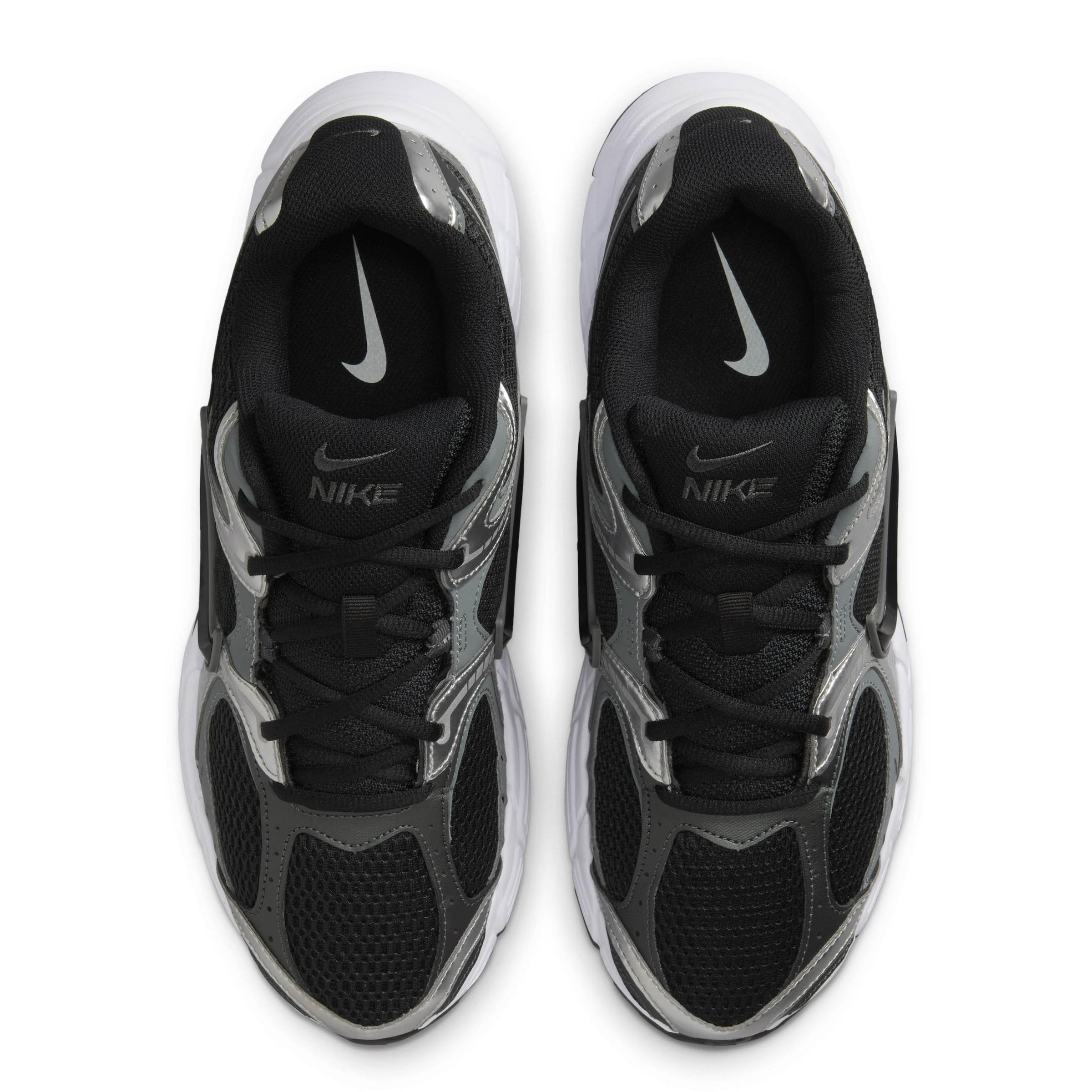 Nike Sportswear Trampki niskie 'V5 RNR' w kolorze szary