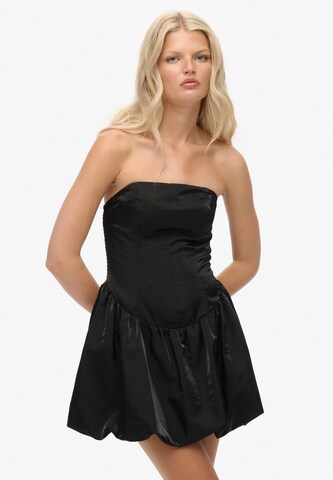 Robe de cocktail Superdry en noir : devant