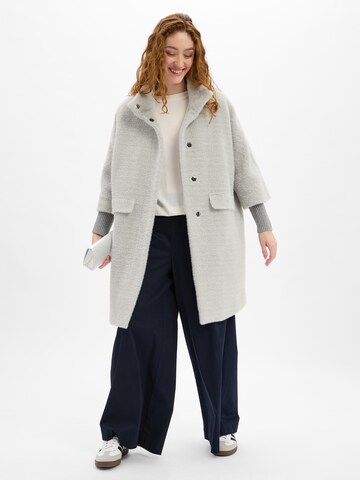 COMMA Between-Seasons Coat in Grey