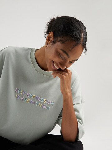 Tricou supradimensional 'Contentment' de la florence by mills exclusive for ABOUT YOU pe verde