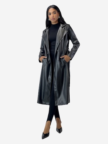 Elara Tussenmantel in Zwart