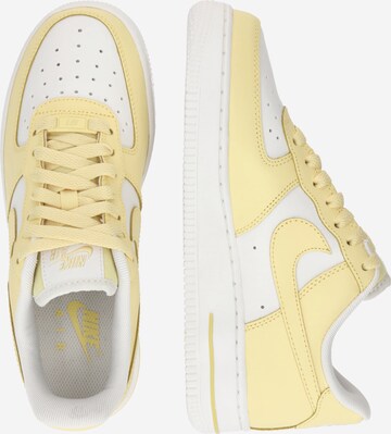 Baskets basses 'W AIR FORCE '07' Nike Sportswear en jaune