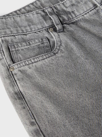 NAME IT Regular Jeans 'Grizza' i grå