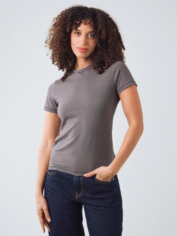 Maglietta di Honest Basics in grigio: frontale