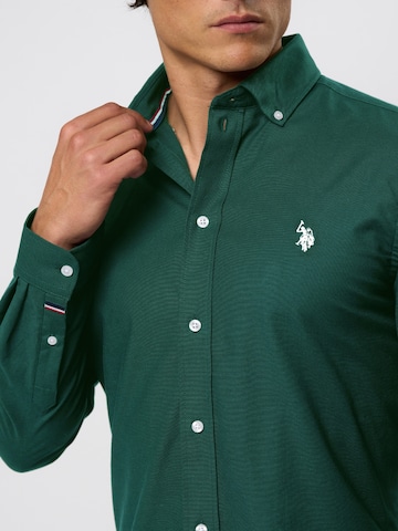 U.S. POLO ASSN. Slim Fit Paita 'Esmar' värissä vihreä