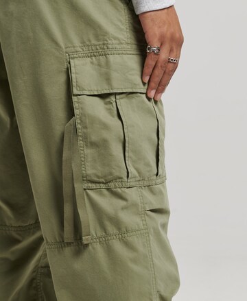 Loosefit Pantalon cargo Superdry en vert