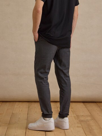 Regular Pantalon chino 'Devran' DAN FOX APPAREL en gris