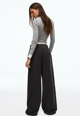 Bershka Bő szár Nadrág 'DANCERS DREAM' - fekete