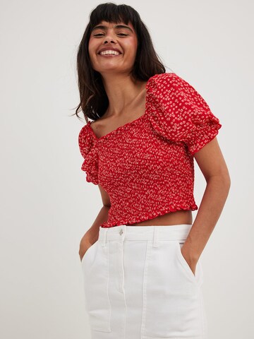 NA-KD Blouse in Rood: voorkant