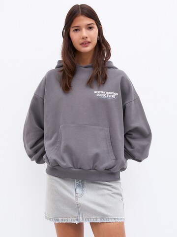 Pull&Bear Sweatshirt in Grau: Vorderseite