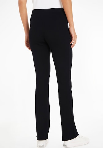 Calvin Klein Jeans جينز ذات سيقان واسعة سراويل بلون أسود