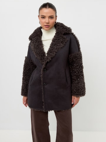 CESARE GASPARI Winter coat in Brown: front