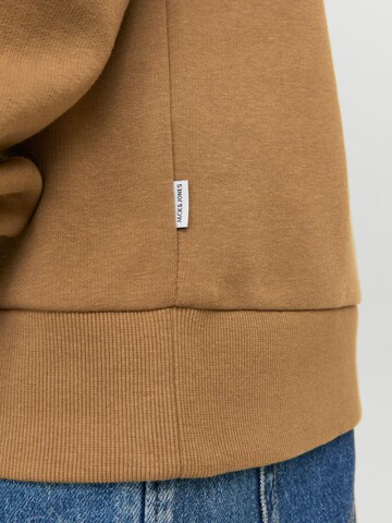 JACK & JONES Sweatshirt in Braun