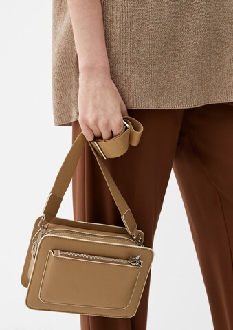s.Oliver Skuldertaske i beige: forside