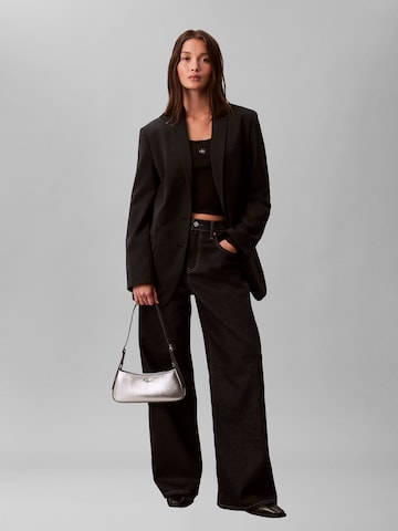 Calvin Klein - Bolso de hombro en plata