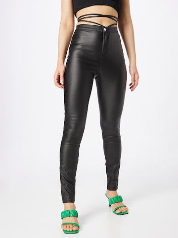 Skinny Jeans de la Missguided pe negru: față