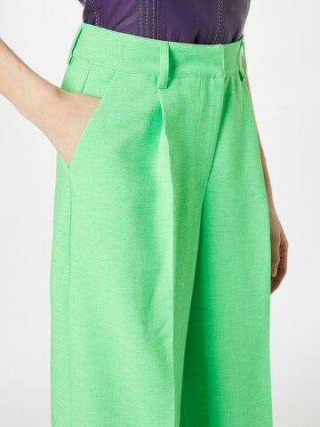 Nasty Gal Wide leg Trousers with creases 'Tracy' in Green