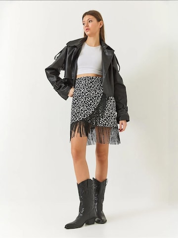 Bianco Lucci - Saia em preto