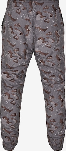 Urban Classics Дънки Tapered Leg Панталон в сиво