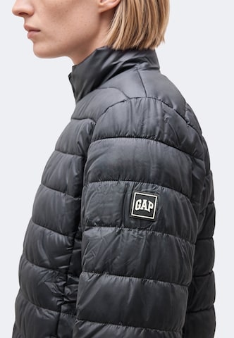GAP Välikausitakki värissä musta