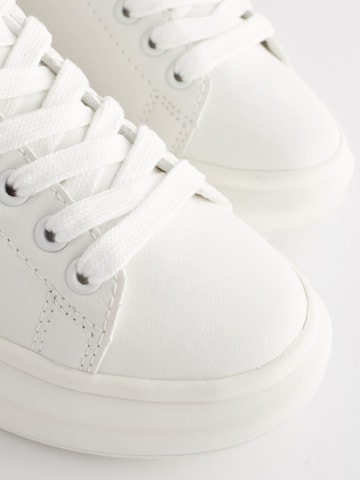 Baskets Next en blanc
