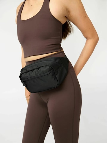 Girlfriend Collective Bag ' Belt Bag ' in Schwarz