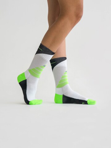 INCYLENCE Athletic Socks 'LADDERS' in Green