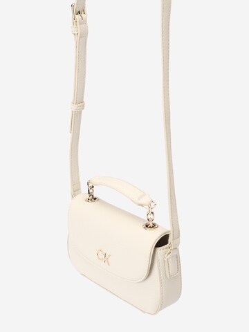 Calvin Klein Skuldertaske i beige