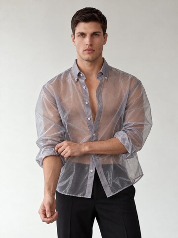 ARMIE Comfort Fit Skjorte 'The Jacob Organza Overshirt' i grå: forside