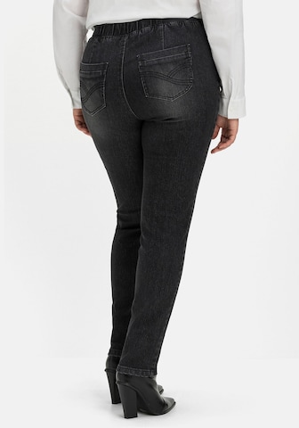 SHEEGO Slimfit Jeans in Schwarz