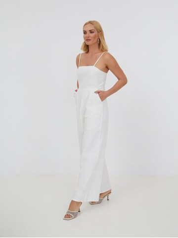 Tuta jumpsuit 'Lea' di ABOUT YOU x Iconic by Tatiana Kucharova in bianco: frontale