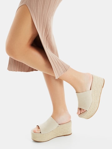 Bershka Pantoletter i beige: forside