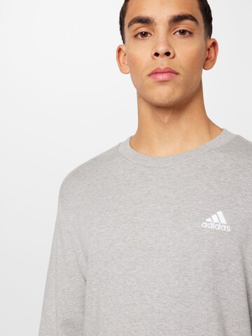 ADIDAS SPORTSWEAR Sportsweatshirt 'Essentials French Terry Embroidered Small Logo' in Grau