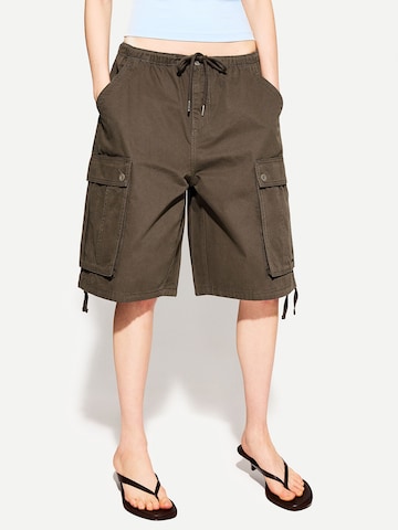 Bershka Loosefit Cargobyxa i beige: framsida