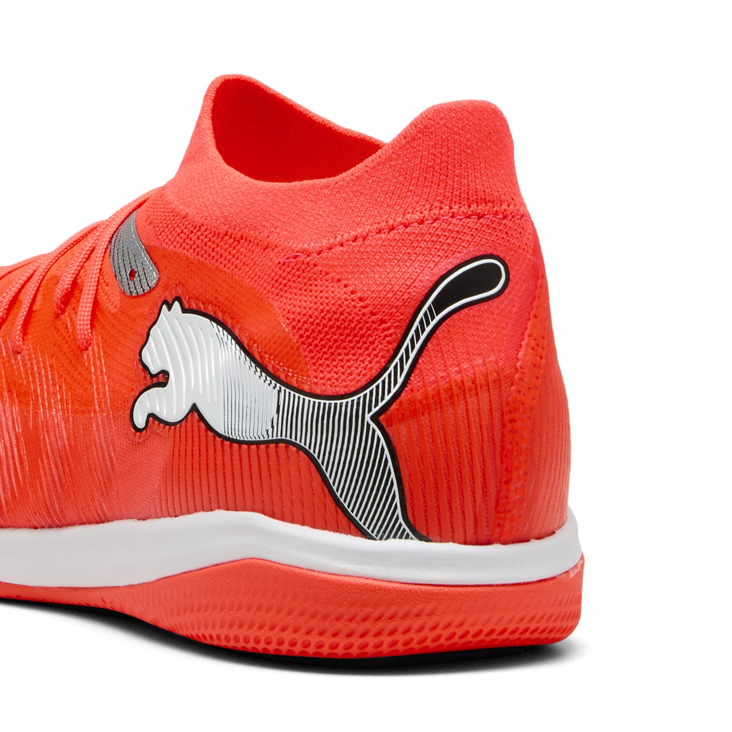 PUMA Soccer shoe 'Future 9 Match' in Red