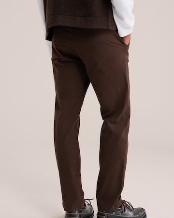 WE Fashion - regular Pantalón chino en marrón