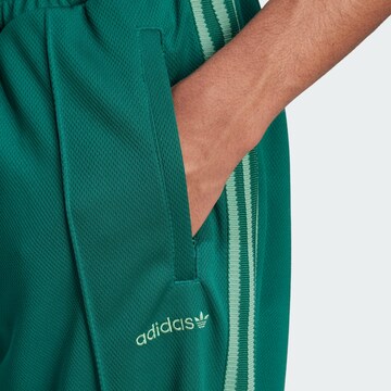 Regular Pantaloni de la ADIDAS ORIGINALS pe verde