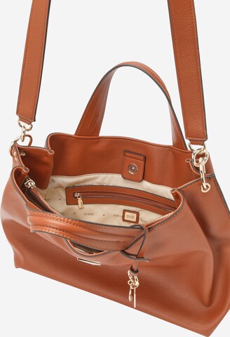 GUESS Tasche 'KERSTI' in Braun