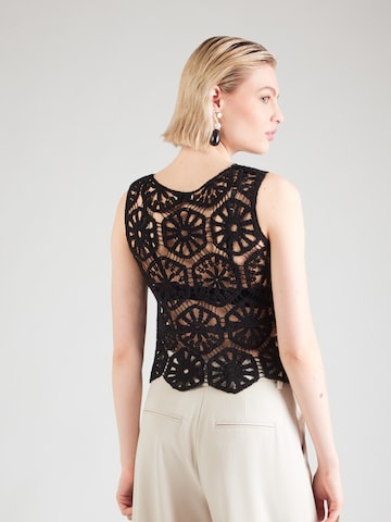 Top brodat 'JDYVIC' de la JDY pe negru