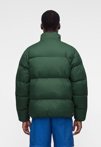 Nike Sportswear Zimná bunda 'CLUB' - Zelená