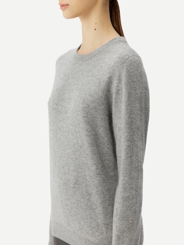 GOBI Cashmere Trui 'Women's Essential Cashmere Crewneck Sweater' in Grijs